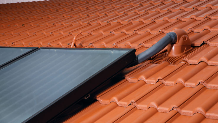 Dach mit Solar-Anschlussleitung